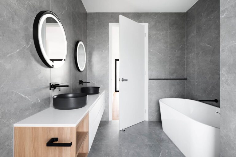 minimalistisk badeværelse i moderne design